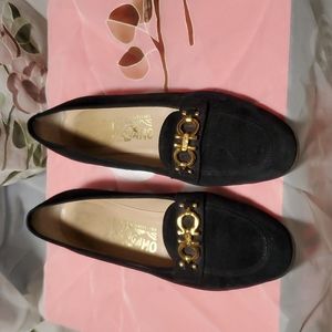 Salvador Ferragamo loafer. In perfect condition. Size 9 AA